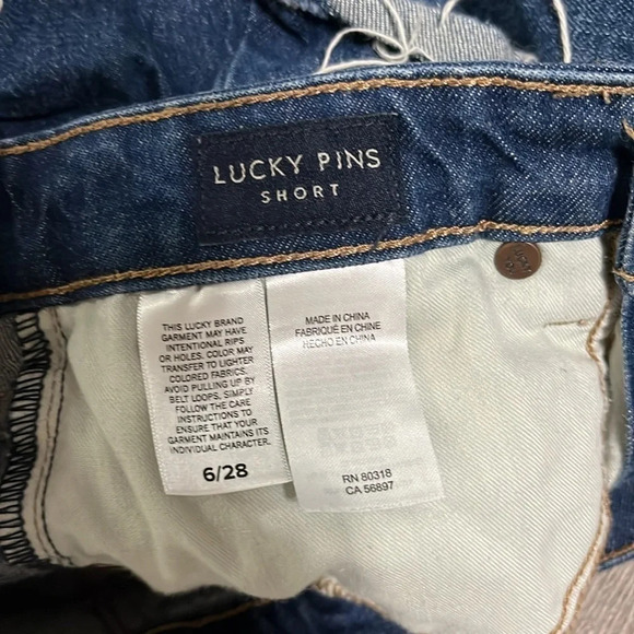 LUCKY BRAND Lucky Pins Short W/ Exposed Buttons 28 - Picture 4 of 4